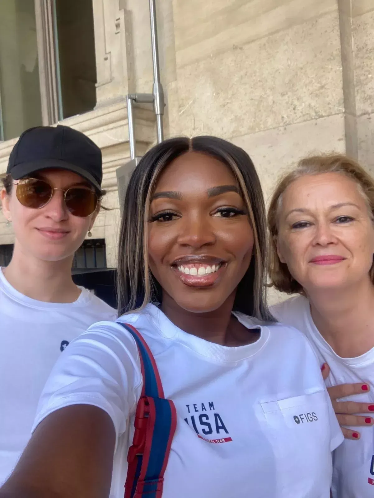 Deux guides de la Compagnie des Guides avec une cliente