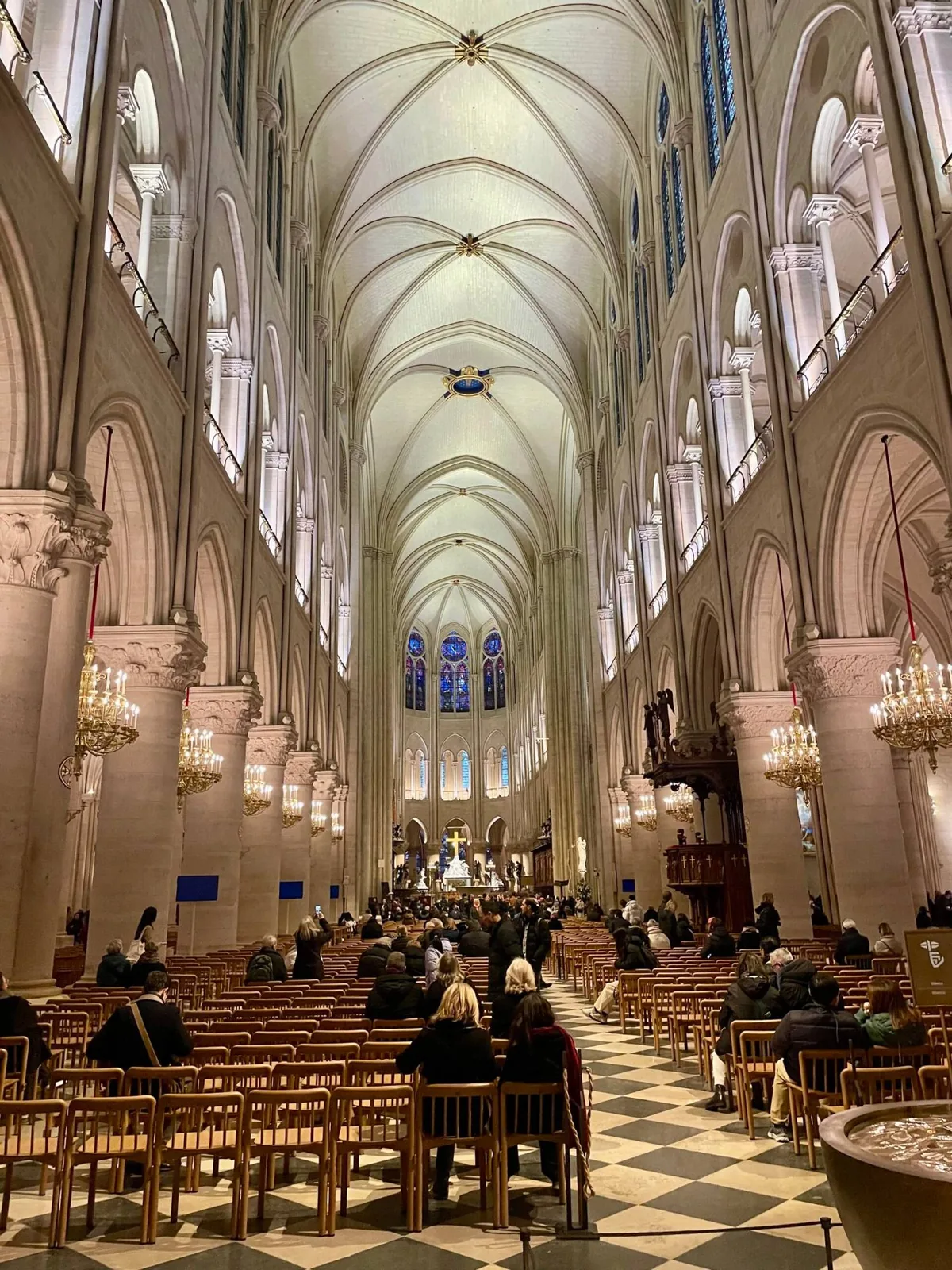Intérieur de la cathédrale Notre-Dame de Paris
